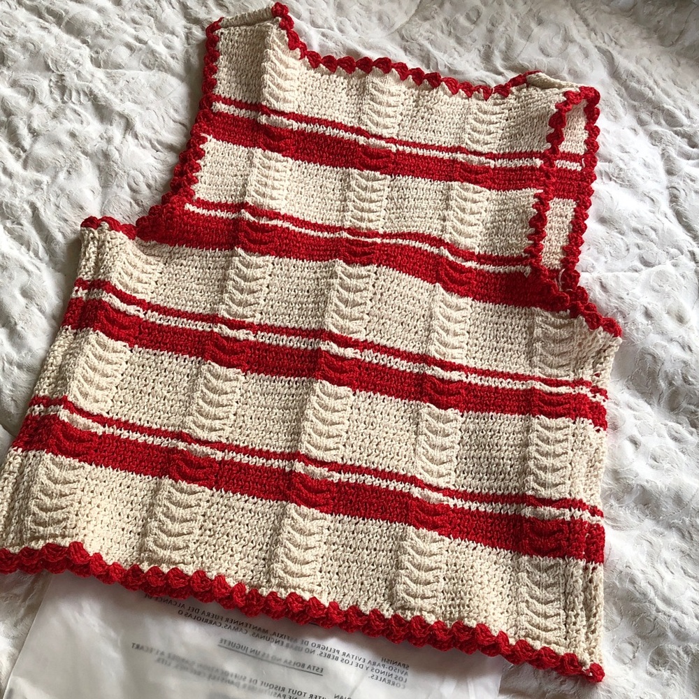 Carly Jean Los Angeles Red and Cream Sweater - Picture 4 of 4